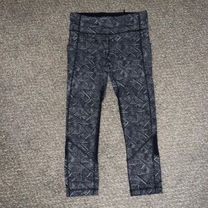 Lululemon crop leggings. 4